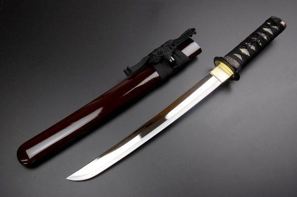 直刀:忍者惯用的刀具,便于背在身后,款式造型各异.